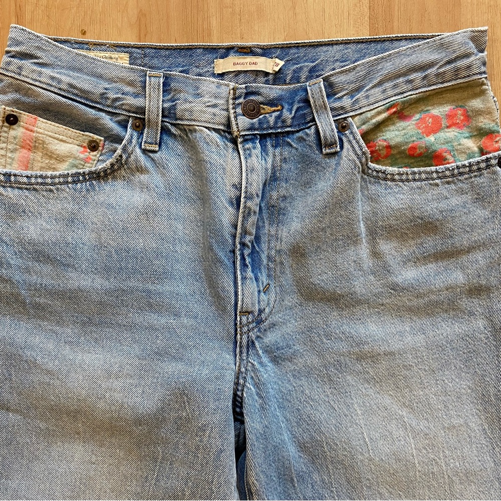 Levi’s Women’s customized pocket Baggy Dad jeans size 28